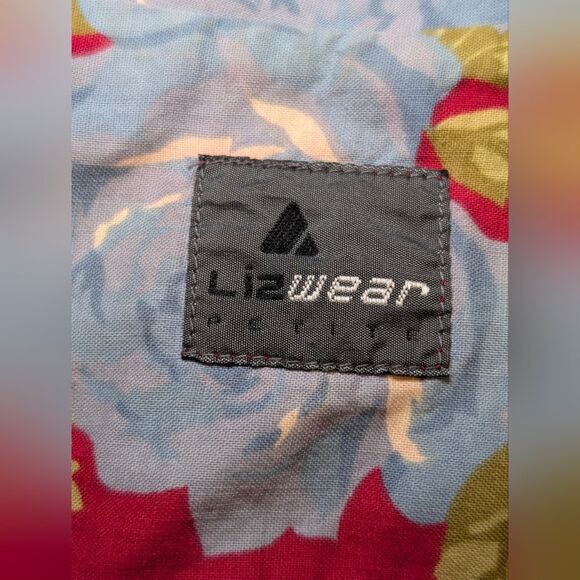 Vintage 90s Lizwear Red Floral Button Down Shirt Med Petite Cotton Cottagecore - Picture 4 of 5